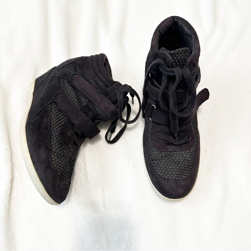 Madden Girl Hickorry black hidden heel sneaker hubby top size 9 lace up